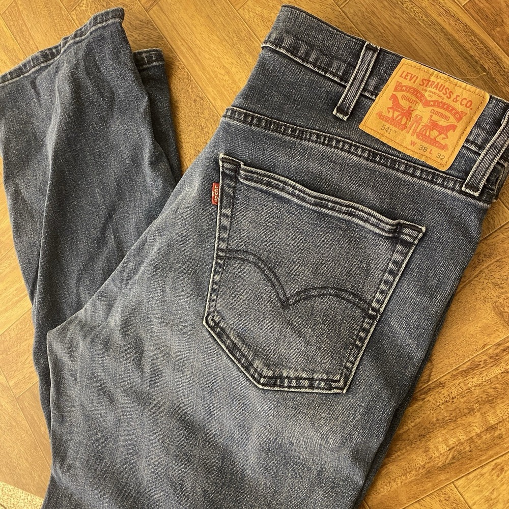 Levi's 541 38x32 Men's Jeans Athletic Taper Medium Wash Denim Stretch Cotton